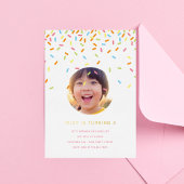 振りかける子供の誕生日パーティー写真金ゴールド 箔招待状