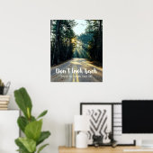 振り返らないやる気を起こさせる感動的引用文 ポスター (ホームオフィス)