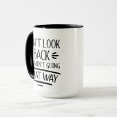 振り返らないやる気を起こさせる マグカップ (正面左)