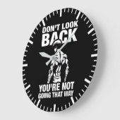振り返らない – アニメボディビルジムトレーニング ラージ壁時計 (傾斜)
