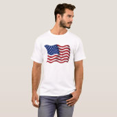 振る米国の米国旗 Tシャツ (正面フル)