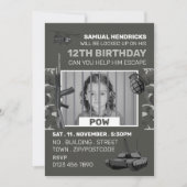 捕虜、戦争をテーマにした脱出ルーム、誕生日パーティー 招待状 (正面)