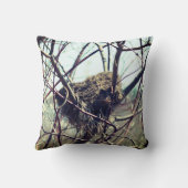 捨てられた鳥の巣春 クッション (裏面)