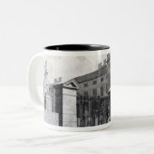 捨て子病院の透視図 ツートーンマグカップ (正面左)