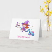 掃除機のトリック・オア・トリートのかわいく小さい魔法使い カード (黄色い花)