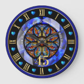 授与記念日パーソナライズされた司祭45日 ラージ壁時計 (正面)