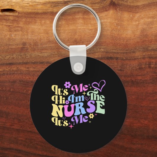 授乳中のユーモアその私はナースRN ER NICU L キーホルダー (裏面)