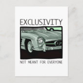 排他性と富 – 古いガールウィングクラシック車 ポストカード (正面)