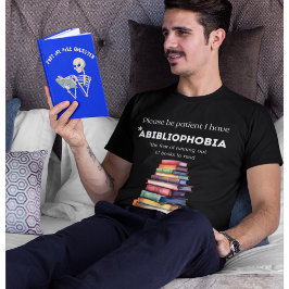 排外恐怖症の本好きは本のようなTシャツを恐れる Tシャツ