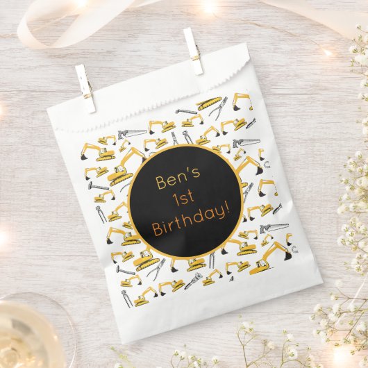 掘削機建築トラックとツールパターン フェイバーバッグ (クリップ留めされた状態)