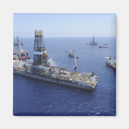 掘削船が行う火打作戦 マグネット (正面)