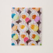 掛け粉と装飾の付いたカップケーキ ジグソーパズル (縦)