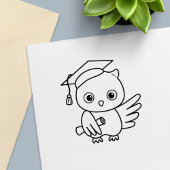 掛け軸を持つ帽子のかわいい卒業フクロウ セルフインキングスタンプ
