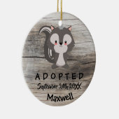 採用される-カスタマイズスカンクの採用のギフト セラミックオーナメント (右)