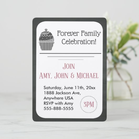 採用のパーティーの黒板のカップケーキの発表 招待状 (スタンド正面)