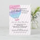 採用の女の子のベビーシャワー、ピンクの熱気の気球 招待状 (スタンド正面)