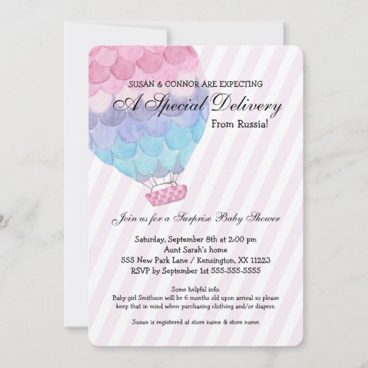 採用の女の子のベビーシャワー、ピンクの熱気の気球 招待状 (正面)