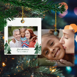 採用初めてのクリスマス素朴ツリー写真 セラミックオーナメント<br><div class="desc">初めてのクリスマスを家族として！アドオプション、里親、ゴッチャデー、ホームカミングお祝い、家族の日に最適！可愛い、モダンまだ素朴クリスマスの休日フォトスクエアオーナメントは、素朴なクリスマスツリーの愛らしい小さな森とタイポグラフィのメリークリスマスを特集モダンした。2枚の写真をお気に入りの追加して完璧なオーナメント!cedarandstring@gmail.comで連絡お問い合わせもしデザインまたはマッチング製品のサポートが必要です。</div>