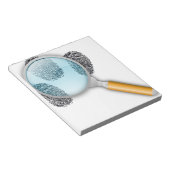 探偵が指の指紋の謎を発見 ノートパッド (アングル)