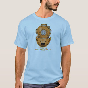 探検して下さい別の世界(深く潜水できるヘルメット)を Tシャツ