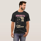 接合部を押し上げる Tシャツ (正面フル)
