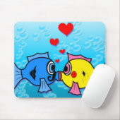 接吻している2匹の魚水中場面 マウスパッド (マウス)