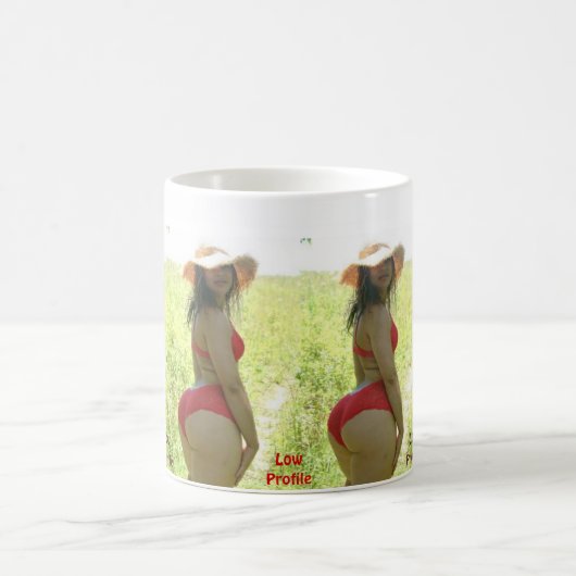 控えめな態度の忙しいざわめきのビキニの美女で最も最高のな側面 コーヒーマグカップ (中央)