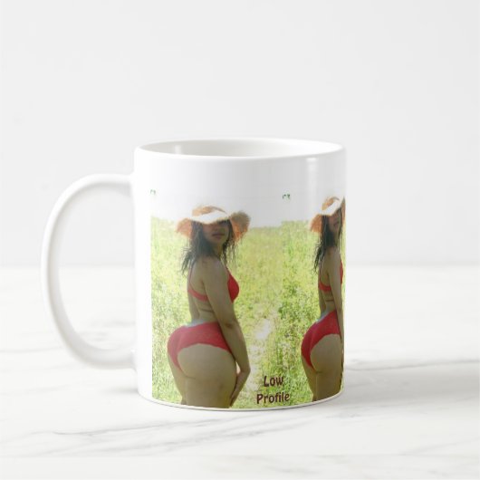 控えめな態度の忙しいざわめきのビキニの美女で最も最高のな側面 コーヒーマグカップ (左)
