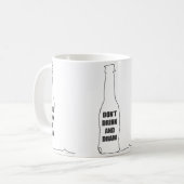 描くときは飲むな コーヒーマグカップ (正面左)