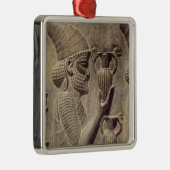 提供する2つ詳細のレリーフ、浮き彫りを運んでいるPhoenician メタルオーナメント (右)