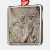 提供する2つ詳細のレリーフ、浮き彫りを運んでいるPhoenician メタルオーナメント (左)