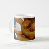 揚がるタマネギリング コーヒーマグカップ (正面左)