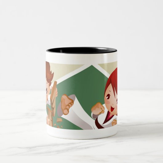 握っているそれを壊している別のものと木製空手の男の子 ツートーンマグカップ (中央)