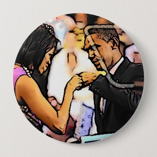 握りこぶしの隆起ボタン 缶バッジ (正面)