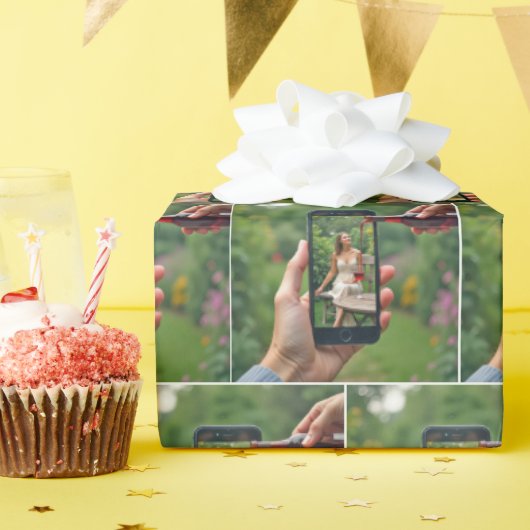 携帯電話の女性と注がれるワイン ラッピングペーパー (誕生日パーティー)