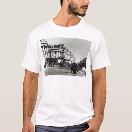 摂政の任にある通り、ロンドン、c.1900 tシャツ (正面)