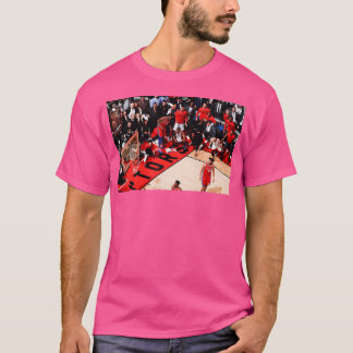 撃たれた市蔵は Tシャツ