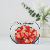 撮影されたスライスされた赤いイチゴのボウル ポストカード (スタンド正面)