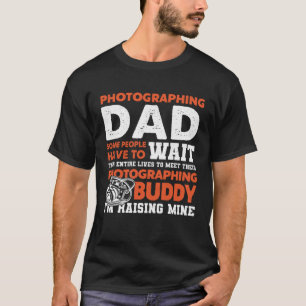 撮影パパEを待たなければならない人もいる Tシャツ