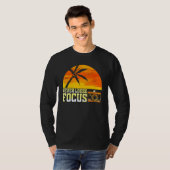 撮影者が決して焦点を離さないカメラ Tシャツ (正面フル)