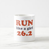 操業は女の子26.2を好みます コーヒーマグカップ (中央)