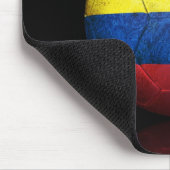 擦り切れたなコロンビアのフラグフットボールのサッカーボール マウスパッド (コーナー)