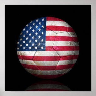 擦り切れたな米国旗のフットボールのサッカーボール ポスター