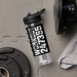 擦り切れたアウトとスクラッチ文字トレーニング247365白 ウォーターボトル<br><div class="desc">文字擦り切れたトレーニング247365を白い色で黒い背景で引っ掻いた。持ち上げ、フィットネス、トレーニング、ボディビル、ジムに行く人に最適。</div>