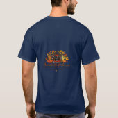 擬人化されたオレンジタビー猫が見つめる Tシャツ (裏面)