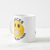 支柱は微笑の顔のコーヒー・マグを作ります コーヒーマグカップ (正面左)