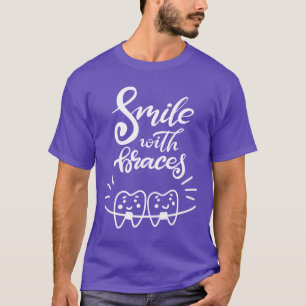 支柱 の微笑の歯を搭載するスマイル Tシャツ