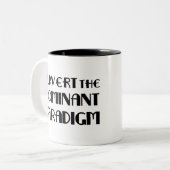 支配的なパラダイムを覆す ツートーンマグカップ (正面左)
