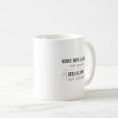 改善を、言い訳をしない コーヒーマグカップ (正面右)