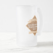 攻撃的なハンサムな男性の社会 フロストグラスビールジョッキ (正面右)